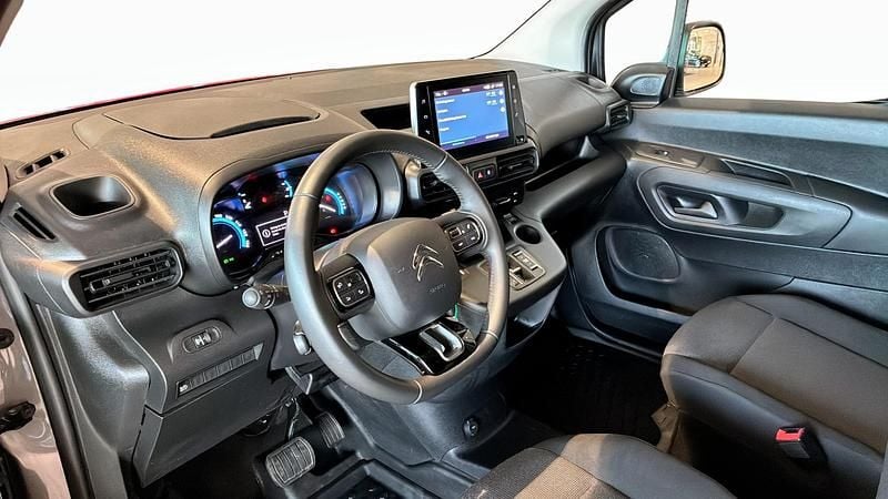 Begagnad Citroën e-Berlingo 100 kW (136 HK) 2022 Grå Minibuss