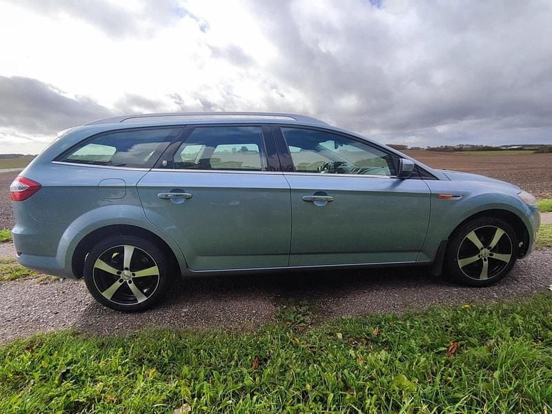 Blå Begagnad 2007 Ford Mondeo Ghia Kombi | 25 000 kr (Marknadspris) - Bild 1/4