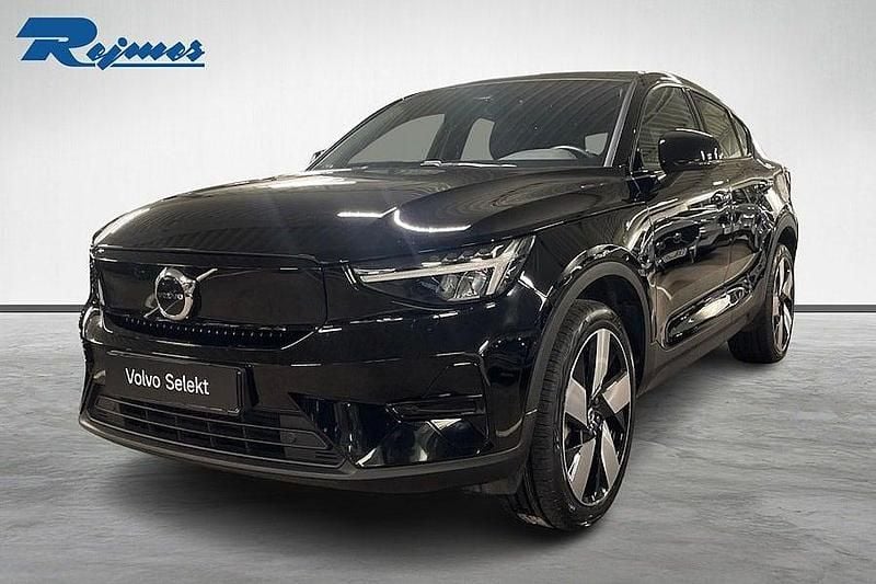Svart Begagnad 2022 Volvo C40 Core SUV | 334 900 kr (Marknadspris) - Bild 1/4