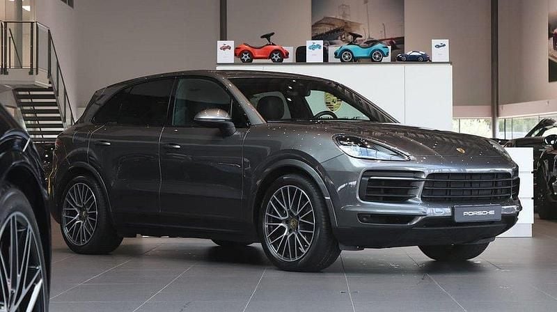 Grå Begagnad 2019 Porsche Cayenne SUV | 529 000 kr (Superpris) - Bild 1/4