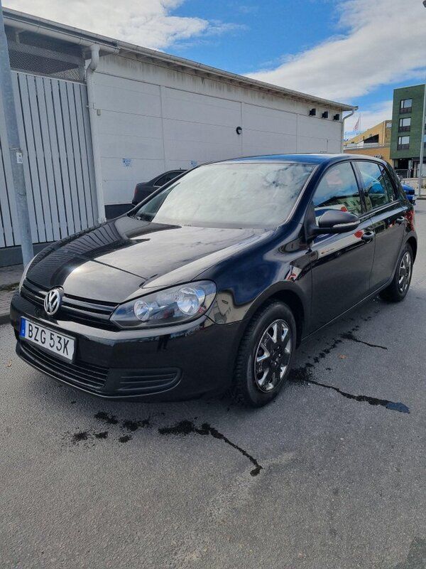 Svart Begagnad 2010 VW Golf VI Comfortline Halvkombi | 45 900 kr - Bild 1/4