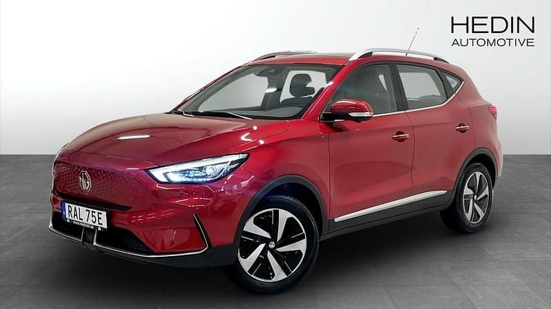 Röd (red) Begagnad 2022 MG ZS Luxury Sedan | 244 900 kr (Bra pris) - Bild 1/4