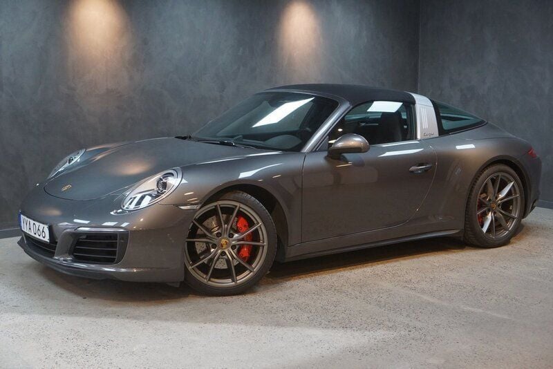 Mörkgrå Begagnad 2017 Porsche 911 Targa 4S Cab | 1 449 000 kr - Bild 1/4