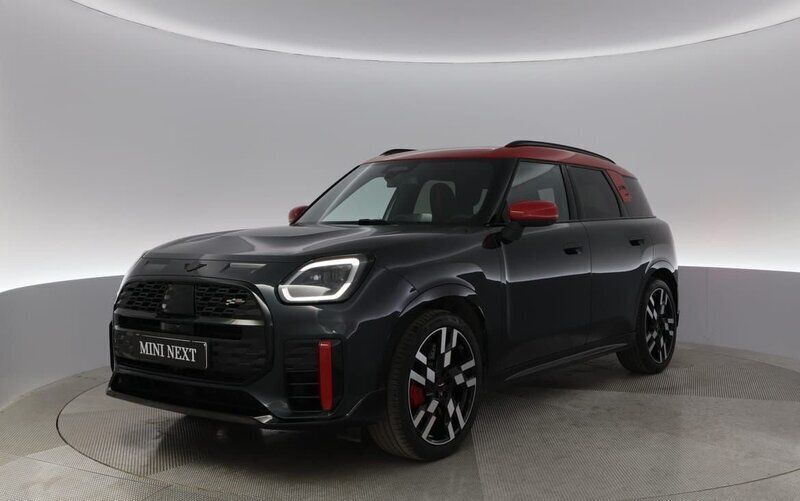 Grå Begagnad 2023 Mini John Cooper Works Countryman SUV | 434 900 kr (Marknadspris) - Bild 1/4