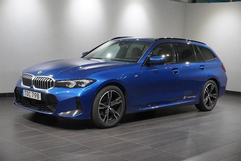 Blå Begagnad 2024 BMW 320 M Sport Kombi | 469 800 kr (Lite dyr) - Bild 1/2