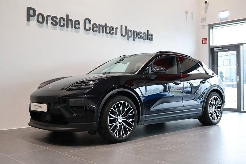 Svart Begagnad 2024 Porsche Macan 4 Electric SUV | 895 000 kr - Bild 1/4