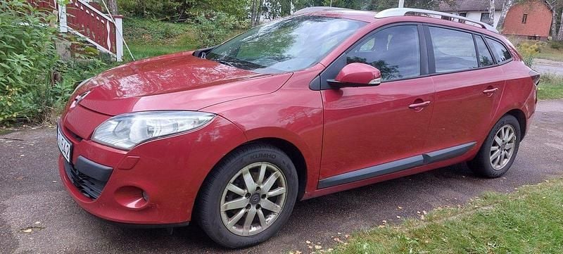 Röd Begagnad 2012 Renault Mégane GrandTour Kombi | 41 000 kr - Bild 1/4