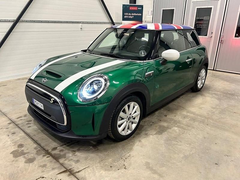 Grön Begagnad 2023 Mini Cooper SE Halvkombi | 179 800 kr (Superpris) - Bild 1/4