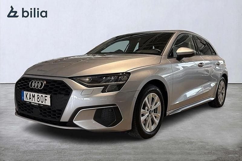Silver Begagnad 2023 Audi A3 Sportback Proline Halvkombi | 229 000 kr (Marknadspris) - Bild 1/4