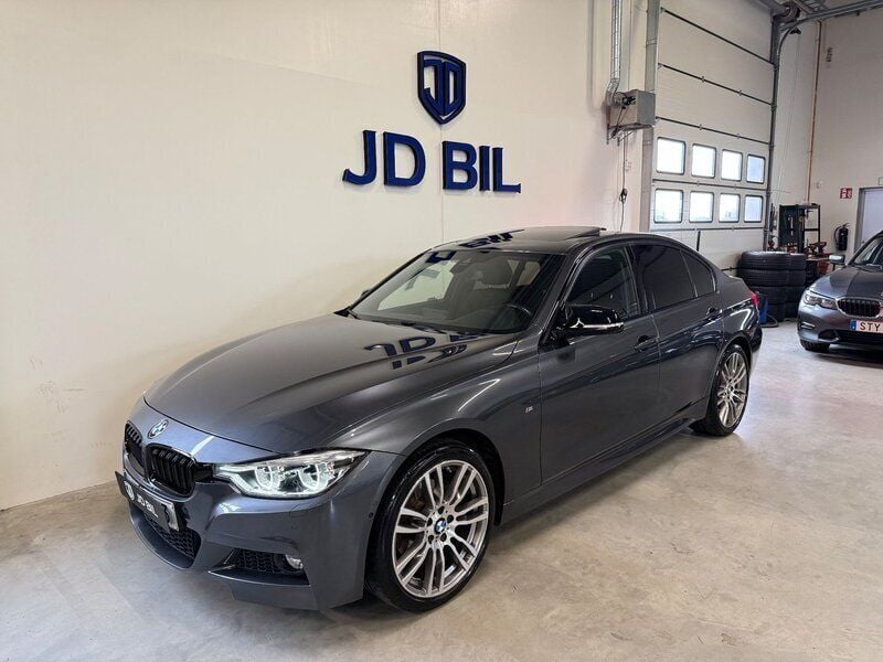 Grå Begagnad 2018 BMW 320 M Sport Sedan | 294 900 kr (Dyr) - Bild 1/4