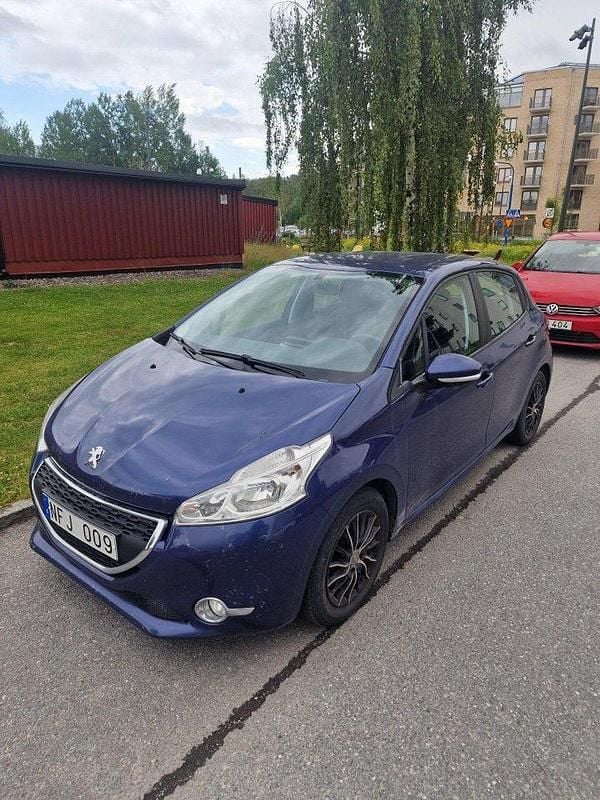 Blå Begagnad 2012 Peugeot 208 Halvkombi | 32 000 kr (Superpris) - Bild 1/4
