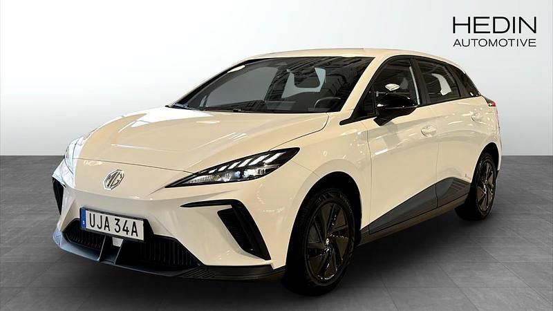 Vit (white) Begagnad 2022 MG MG4 EV Halvkombi | 279 900 kr - Bild 1/4