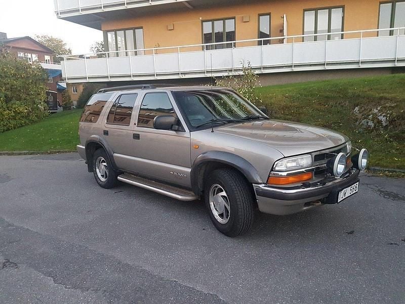 Grå Begagnad 2001 Chevrolet Blazer SUV | 26 800 kr - Bild 1/4