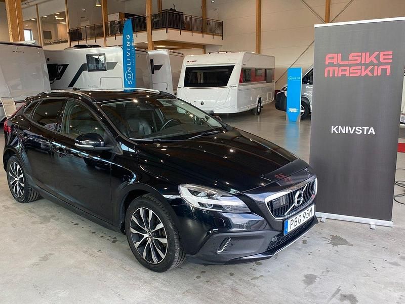 Svart Begagnad 2019 Volvo V40 CC Kombi | 179 000 kr (Marknadspris) - Bild 1/4