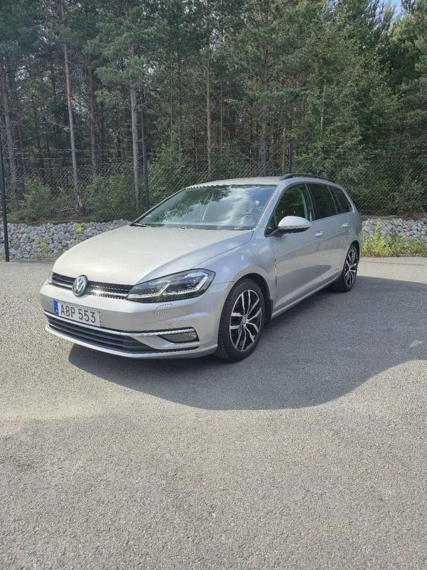 Silver Begagnad 2017 VW Golf VII Kombi | 164 900 kr (Bra pris) - Bild 1/4