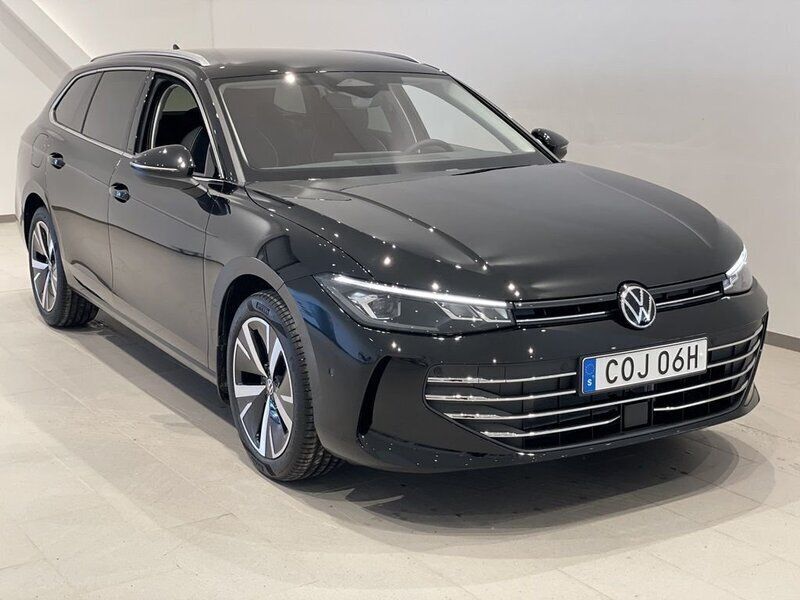 Svart (grenadilla black metallic) Ny 2025 VW Passat Business Kombi | 465 900 kr (Marknadspris) - Bild 1/4