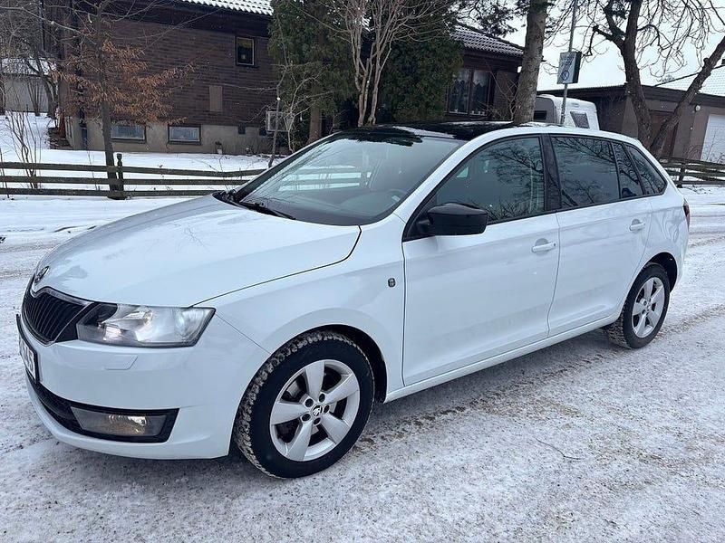 Vit Begagnad 2015 Skoda Rapid Style Halvkombi | 119 900 kr (Marknadspris) - Bild 1/4