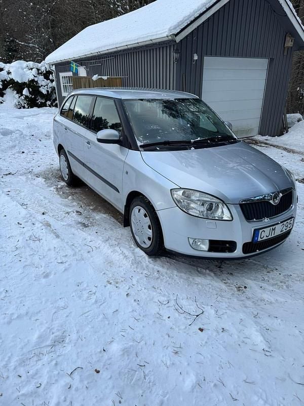 Begagnad 2010 Skoda Fabia Kombi | 37 000 kr (Marknadspris) - Bild 1/4