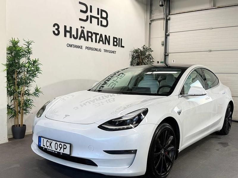 Vit Begagnad 2021 Tesla Model 3 Performance Sedan | 269 900 kr (Superpris) - Bild 1/4