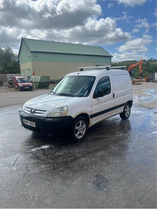 Vit Begagnad 2004 Peugeot Partner Minibuss | 5 500 kr (Marknadspris) - Bild 1/4