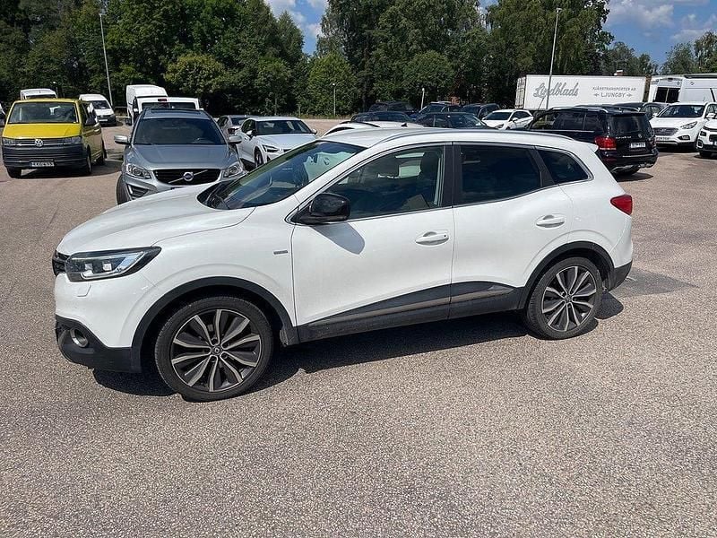 Vit Begagnad 2017 Renault Kadjar SUV | 139 900 kr (Marknadspris) - Bild 1/4
