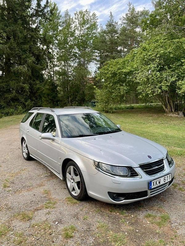 Grå Begagnad 2006 Saab 9-5 Vector Kombi | 30 000 kr (Marknadspris) - Bild 1/4