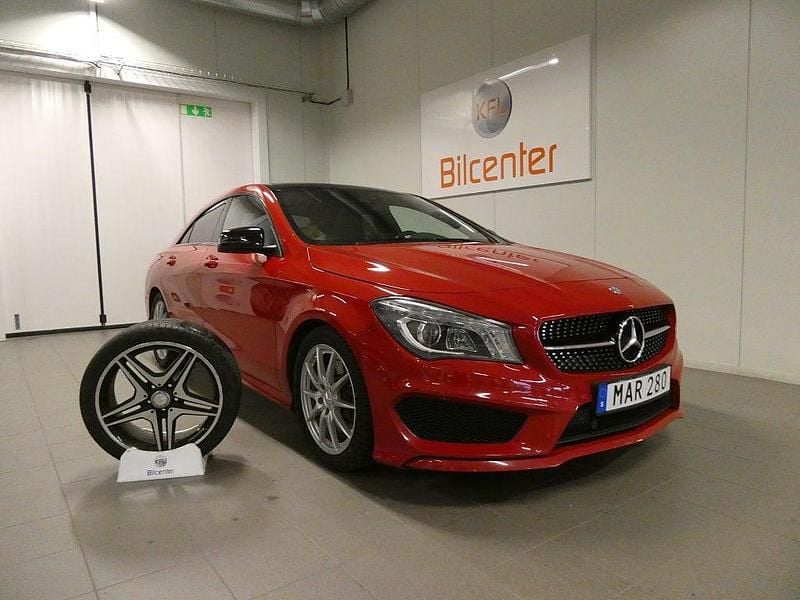 Röd Begagnad 2015 Mercedes CLA220 AMG Sedan | 209 900 kr (Marknadspris) - Bild 1/4