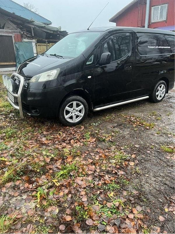 Svart Begagnad 2012 Nissan NV200 Van | 33 000 kr (Superpris) - Bild 1/4