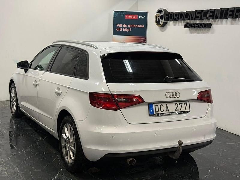Begagnad Audi A3 Sportback Attraction 105 HK (77 kW) 2013 Vit Halvkombi