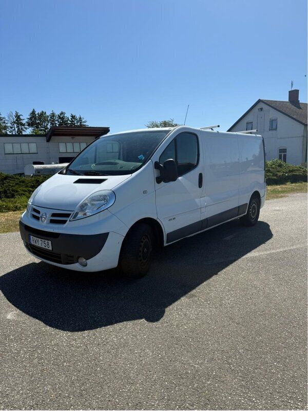 Vit Begagnad 2015 Nissan Primastar Minibuss | 70 000 kr (Superpris) - Bild 1/4