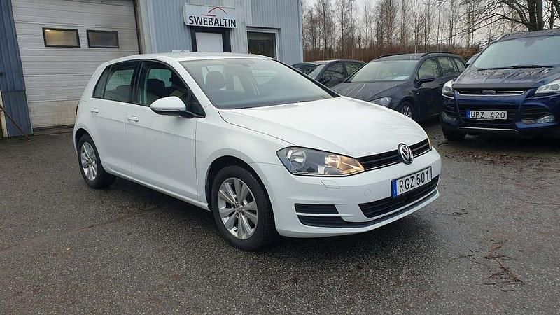 Begagnad VW Golf VII 110 HK (80 kW) 2017 Vit Halvkombi
