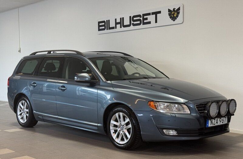 Blå Begagnad 2013 Volvo V70 Kinetic Kombi | 89 900 kr (Dyr) - Bild 1/4