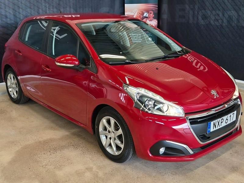 Mörkröd Begagnad 2015 Peugeot 208 Halvkombi | 74 900 kr (Marknadspris) - Bild 1/4