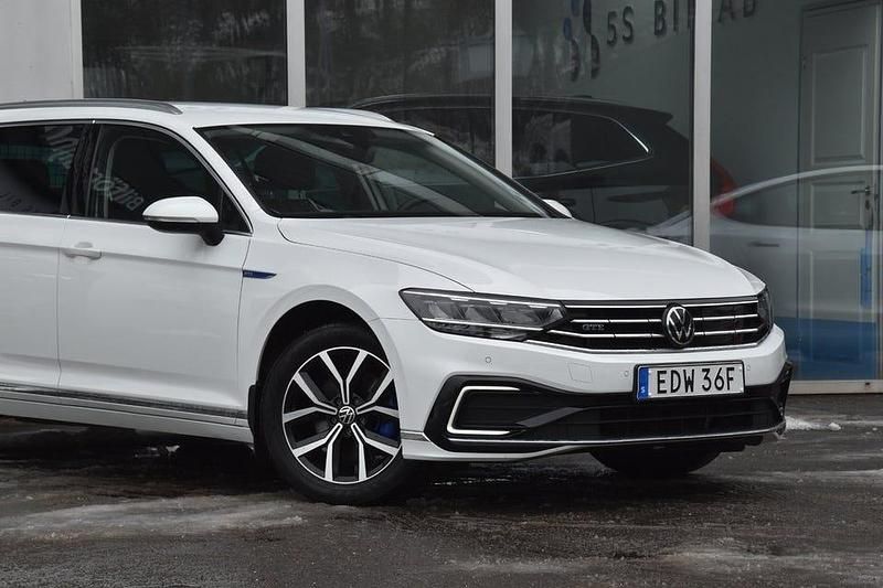 Begagnad VW Passat GTE 218 HK (160 kW) 2020 Vit Kombi