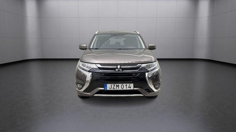 Begagnad Mitsubishi Outlander Comfort Edition 203 HK (149 kW) 2016 Brun SUV