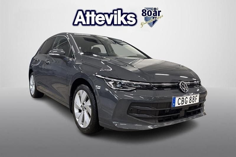 Mörkgrå (grå) Begagnad 2024 VW Golf VIII Edition Halvkombi | 339 900 kr (Marknadspris) - Bild 1/4