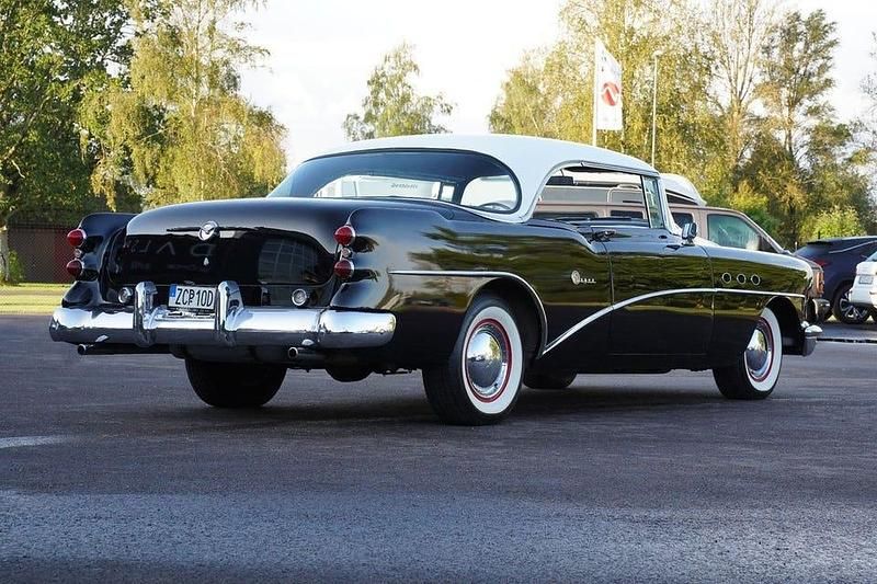 Begagnad Buick Super 185 HK (136 kW) 1954 Carlsbad black & arctic white Sportkupé