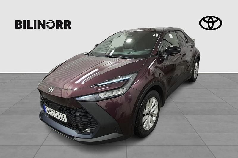 Lila Begagnad 2023 Toyota C-HR Style SUV | 399 900 kr (Marknadspris) - Bild 1/4