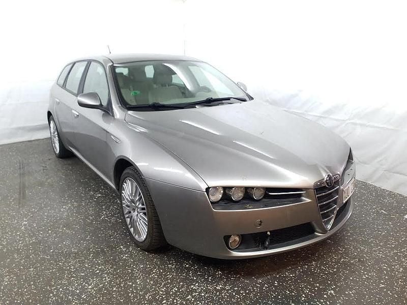 Begagnad Alfa Romeo 159 185 HK (136 kW) 2006 Silver Kombi