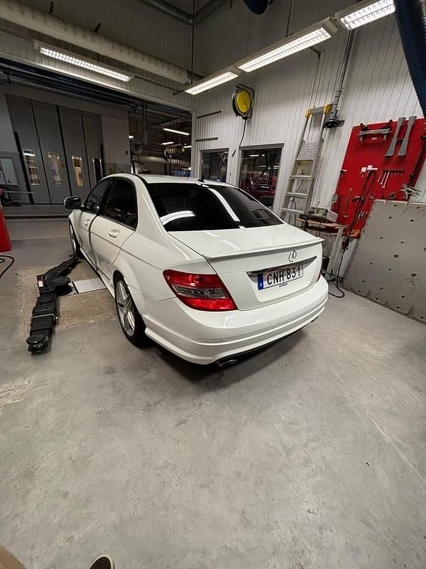 Begagnad Mercedes C280 231 HK (169 kW) 2008 Vita