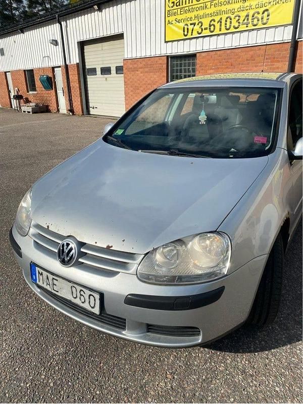 Silver Begagnad 2007 VW Golf V Trendline Halvkombi | 19 000 kr (Marknadspris) - Bild 1/4