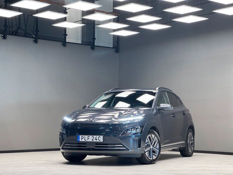 Grå Begagnad 2022 Hyundai Kona Advanced SUV | 309 900 kr (Dyr) - Bild 1/3
