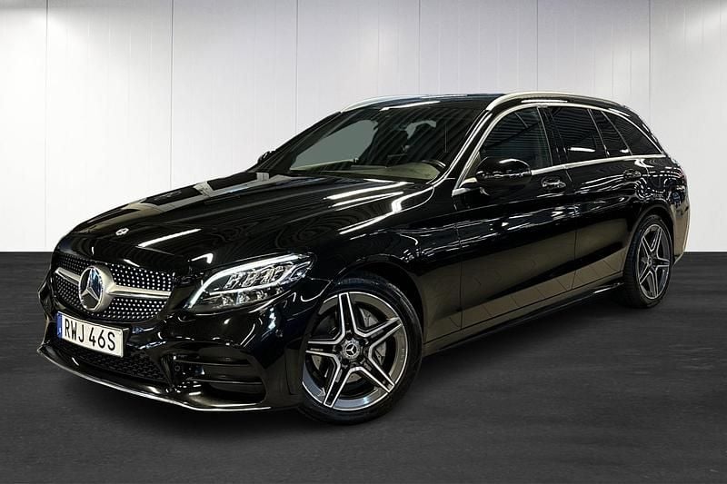 Svart (black) Begagnad 2019 Mercedes C200 AMG line Kombi | 244 900 kr (Marknadspris) - Bild 1/4