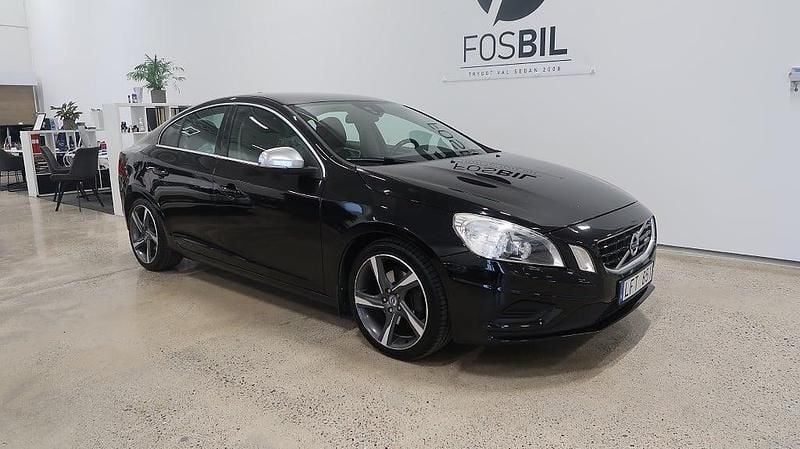 Svart Begagnad 2011 Volvo S60 R-Design Sedan | 99 900 kr (Lite dyr) - Bild 1/4