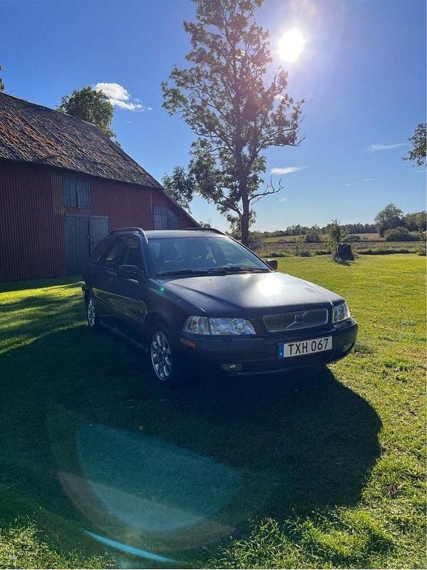 Begagnad 2001 Volvo V40 Kombi | 6 000 kr (Superpris) - Bild 1/4