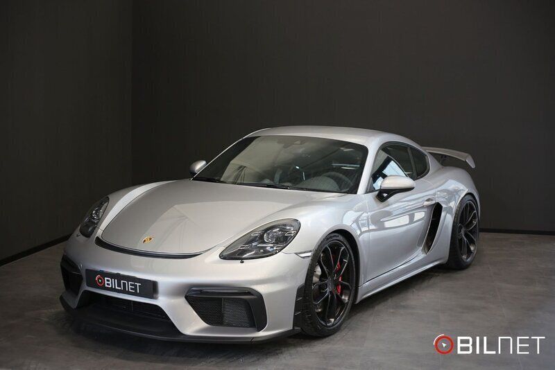 Silver Begagnad 2021 Porsche 718 Cayman GT4 Chrono Sportkupé | 1 099 900 kr - Bild 1/4