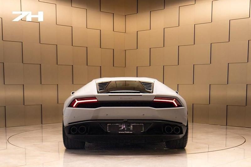 Begagnad Lamborghini Huracán 611 HK (449 kW) 2015 Vit Sportkupé