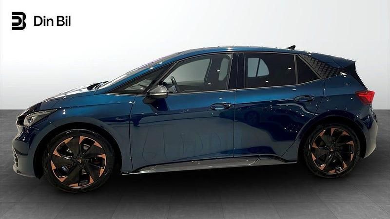 Begagnad Cupra Born 150 kW (204 HK) 2022 Blå (aurora blue metallic) Halvkombi