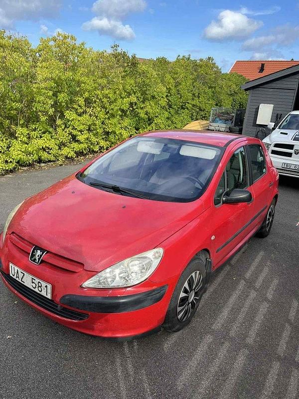 Röd Begagnad 2003 Peugeot 307 Halvkombi | 19 999 kr (Marknadspris) - Bild 1/4