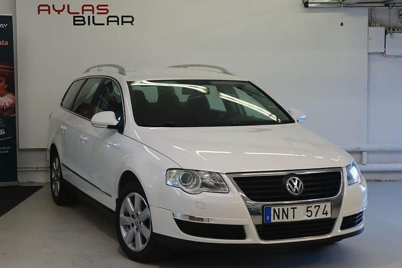 Vit Begagnad 2010 VW Passat Sportline Kombi | 64 900 kr (Marknadspris) - Bild 1/4